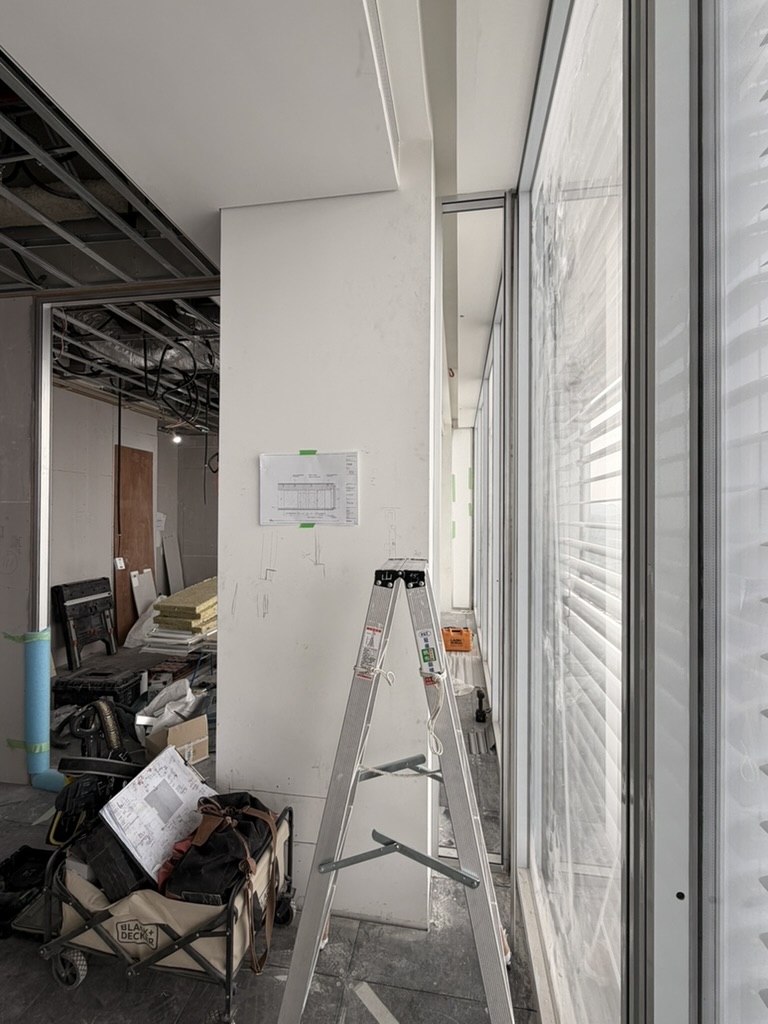 Room 2 細長型玻璃