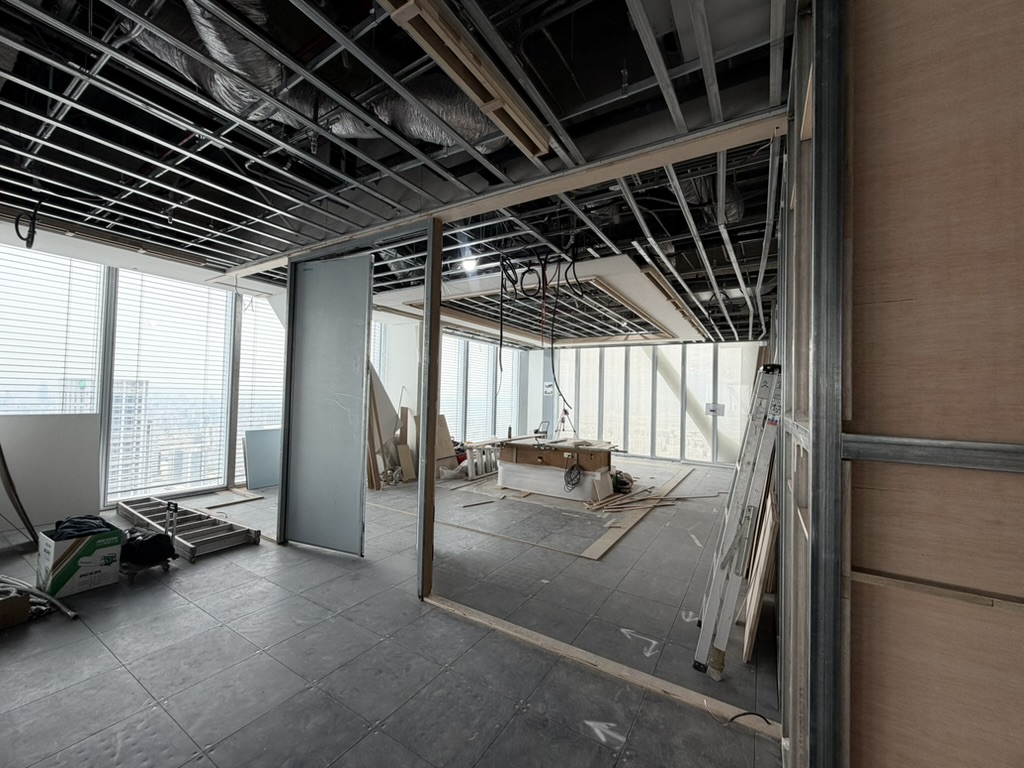 Room 3 天花板未封時