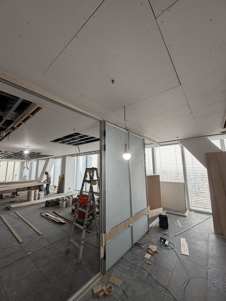 Room 3 天花板已封